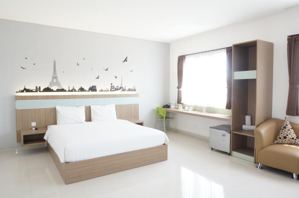 Rumah Cassa Guest House Surabaya Ngoại thất bức ảnh