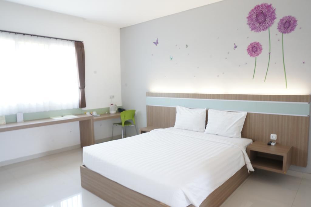 Rumah Cassa Guest House Surabaya Phòng bức ảnh