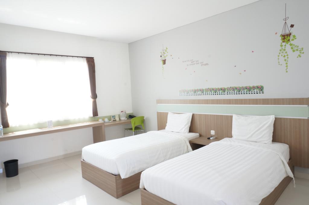Rumah Cassa Guest House Surabaya Phòng bức ảnh