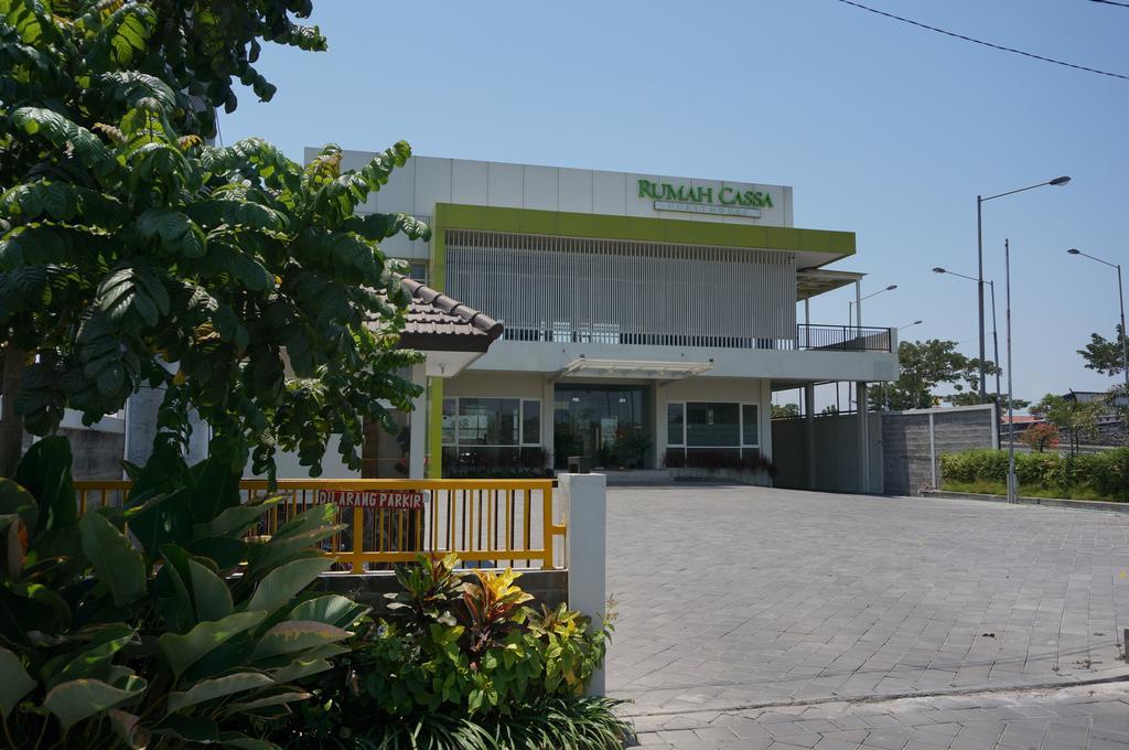 Rumah Cassa Guest House Surabaya Ngoại thất bức ảnh