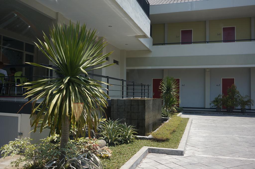 Rumah Cassa Guest House Surabaya Ngoại thất bức ảnh