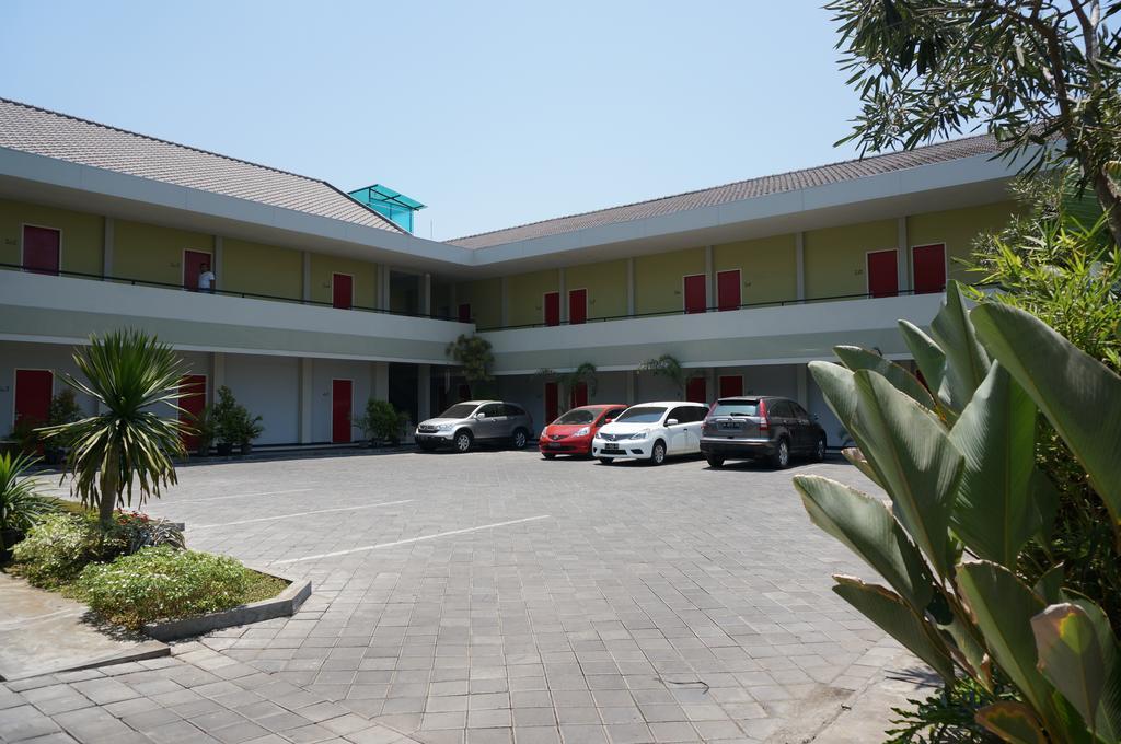 Rumah Cassa Guest House Surabaya Ngoại thất bức ảnh