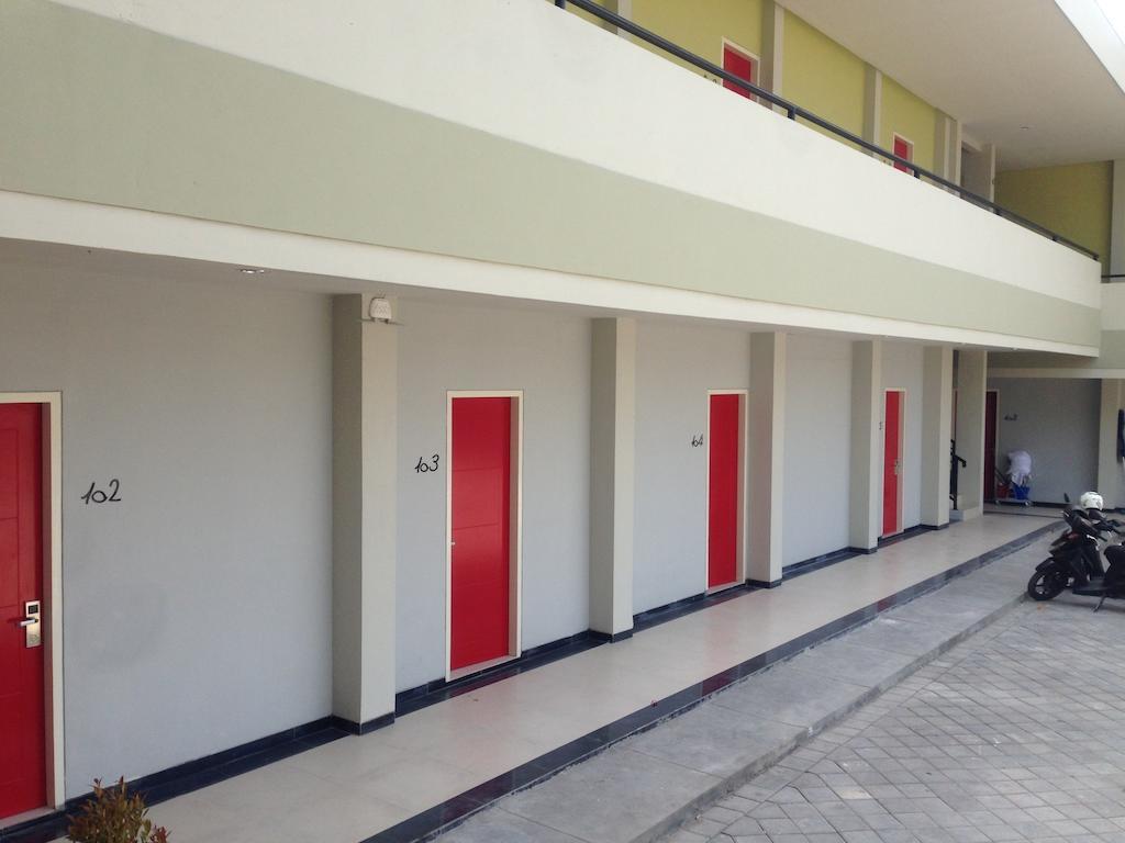 Rumah Cassa Guest House Surabaya Ngoại thất bức ảnh