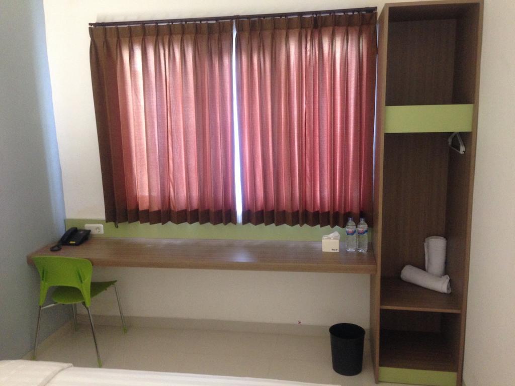 Rumah Cassa Guest House Surabaya Phòng bức ảnh