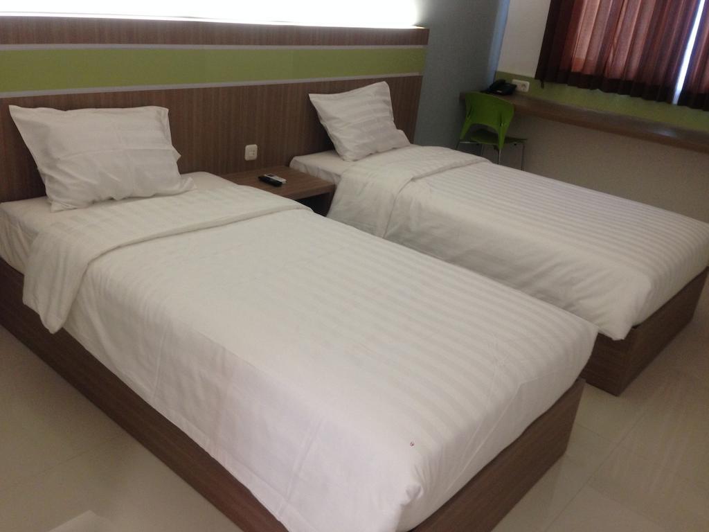 Rumah Cassa Guest House Surabaya Phòng bức ảnh
