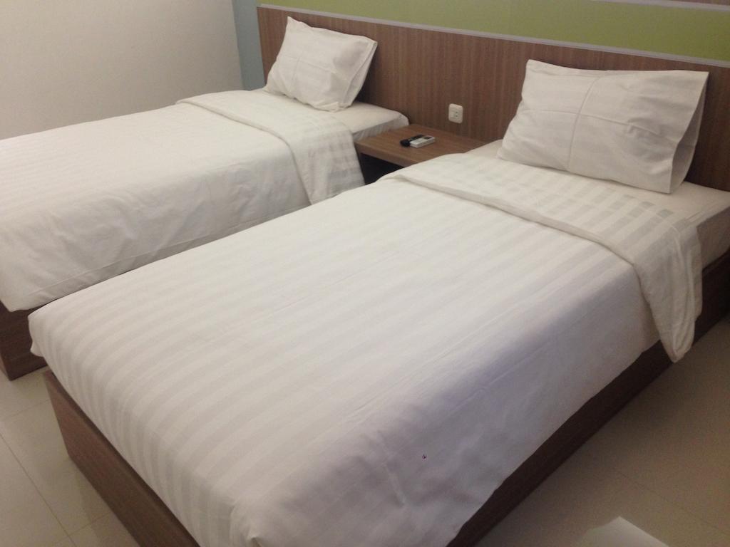 Rumah Cassa Guest House Surabaya Phòng bức ảnh