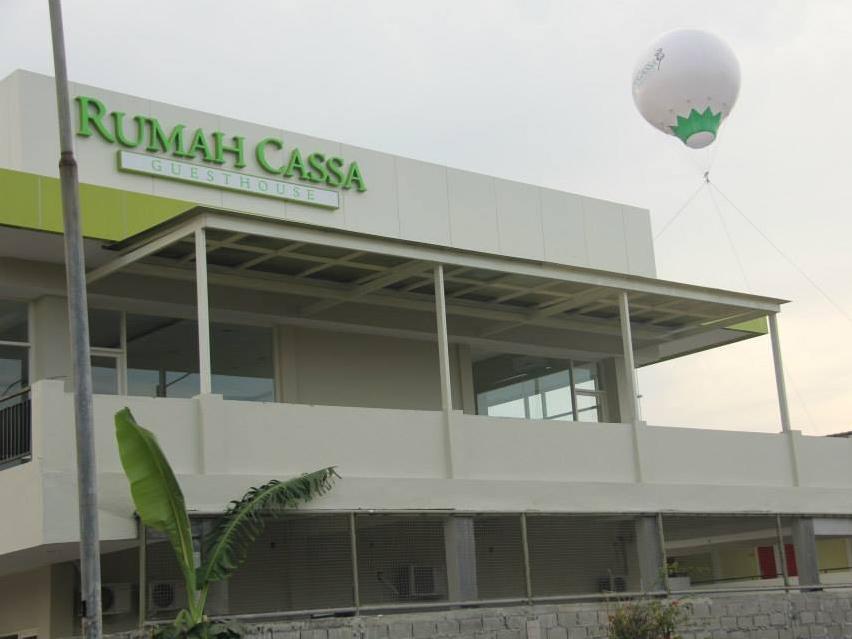 Rumah Cassa Guest House Surabaya Ngoại thất bức ảnh