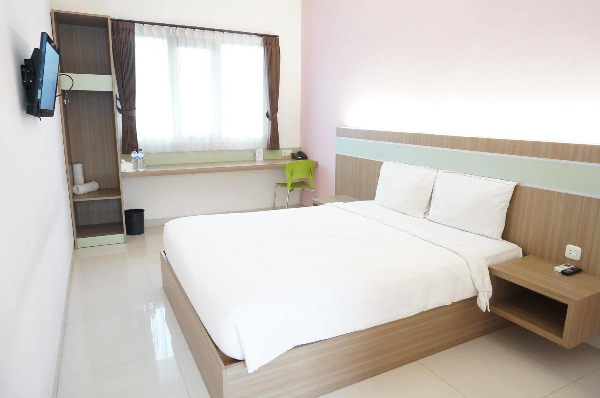 Rumah Cassa Guest House Surabaya Ngoại thất bức ảnh
