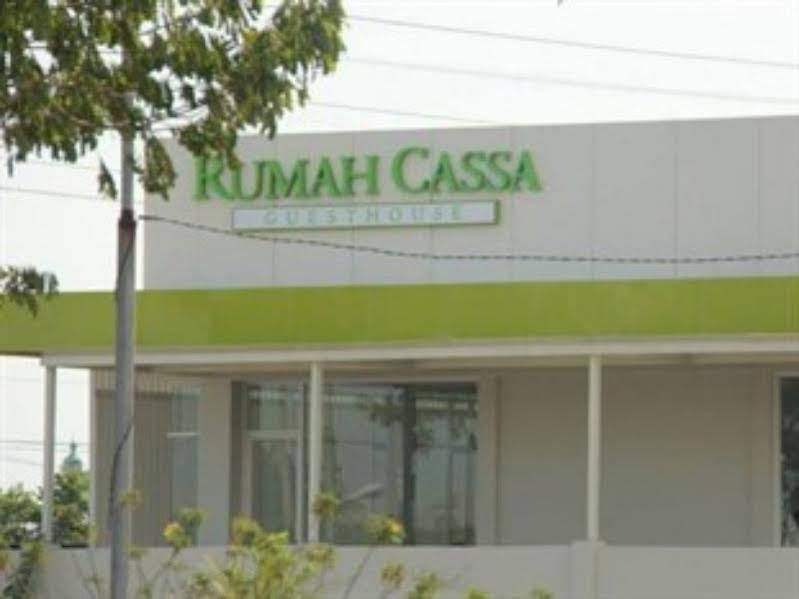 Rumah Cassa Guest House Surabaya Ngoại thất bức ảnh