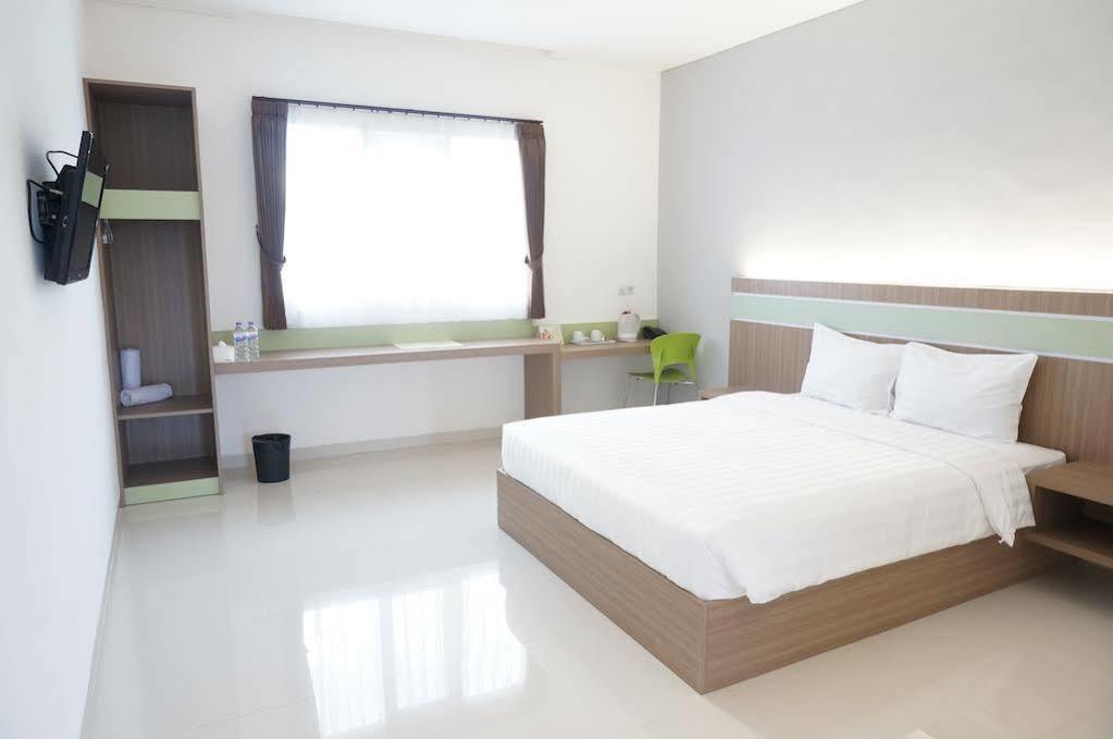 Rumah Cassa Guest House Surabaya Ngoại thất bức ảnh